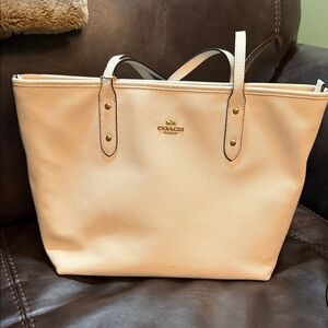 Coach Women's Tan Tote Bag